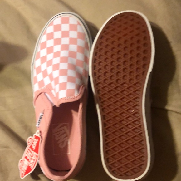 Vans Shoes - Vans pink checkerboard 7.5W new Never worn